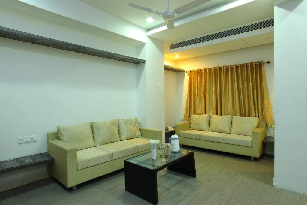 Hotel Kanchan Tilak 印多尔 外观 照片