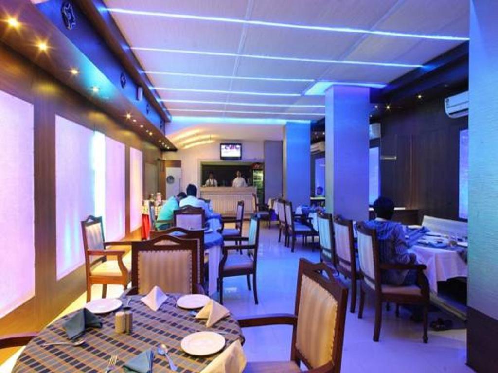 Hotel Kanchan Tilak 印多尔 外观 照片