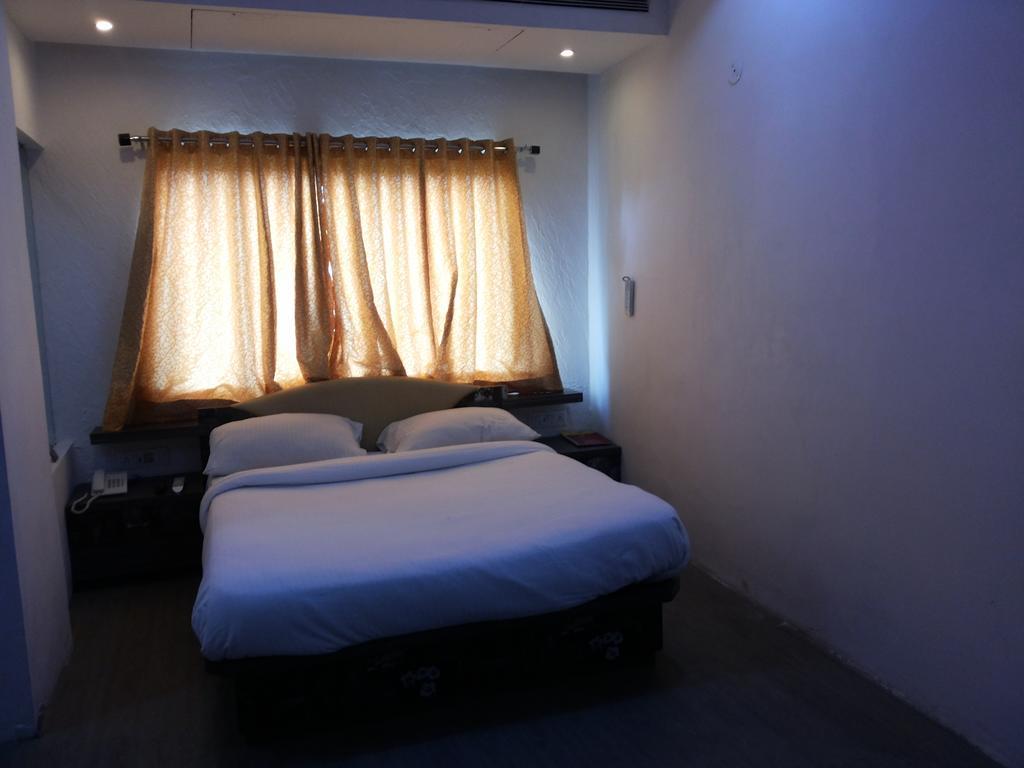 Hotel Kanchan Tilak 印多尔 外观 照片
