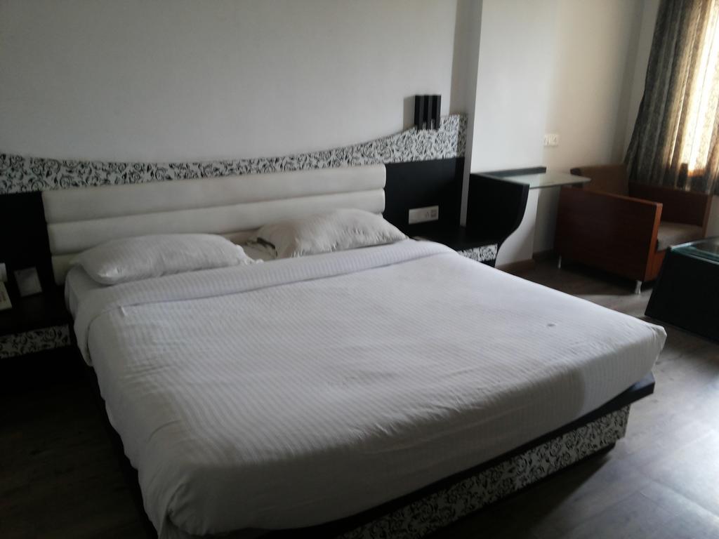 Hotel Kanchan Tilak 印多尔 外观 照片