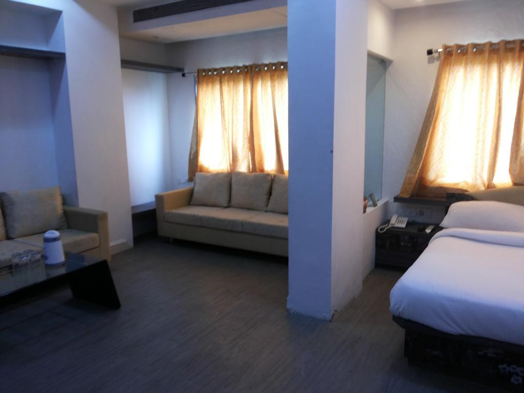 Hotel Kanchan Tilak 印多尔 外观 照片