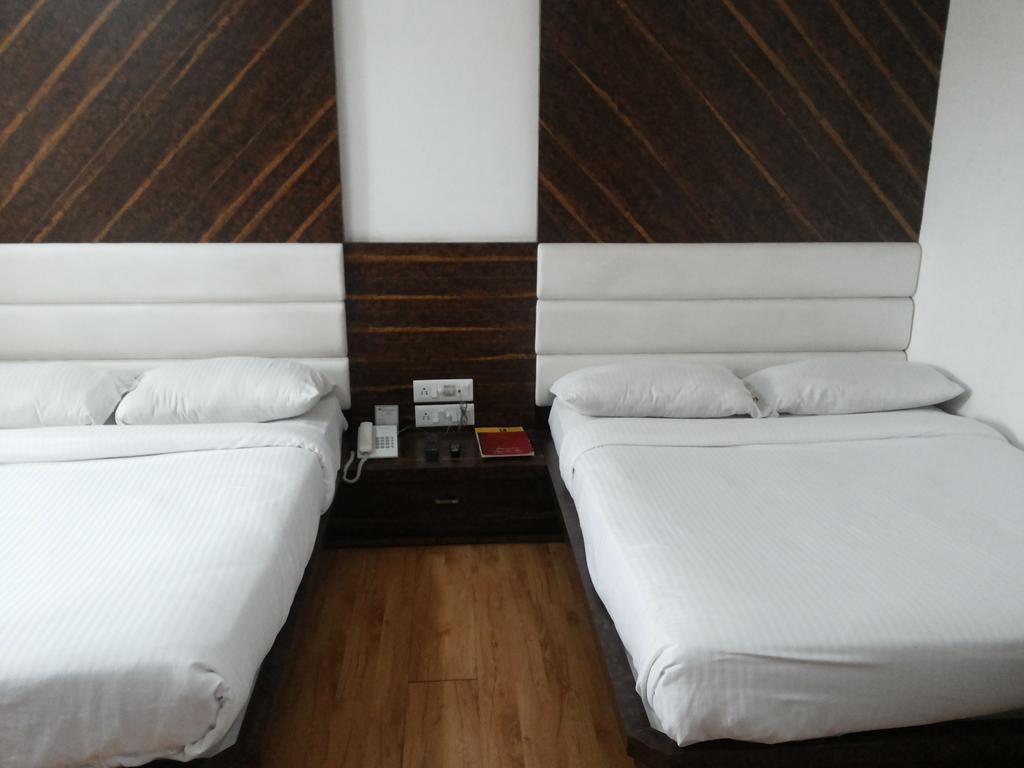 Hotel Kanchan Tilak 印多尔 客房 照片